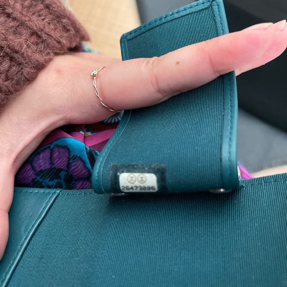 Authentic Chanel 4 ring key holder -Relisting - Picture 5 of 11